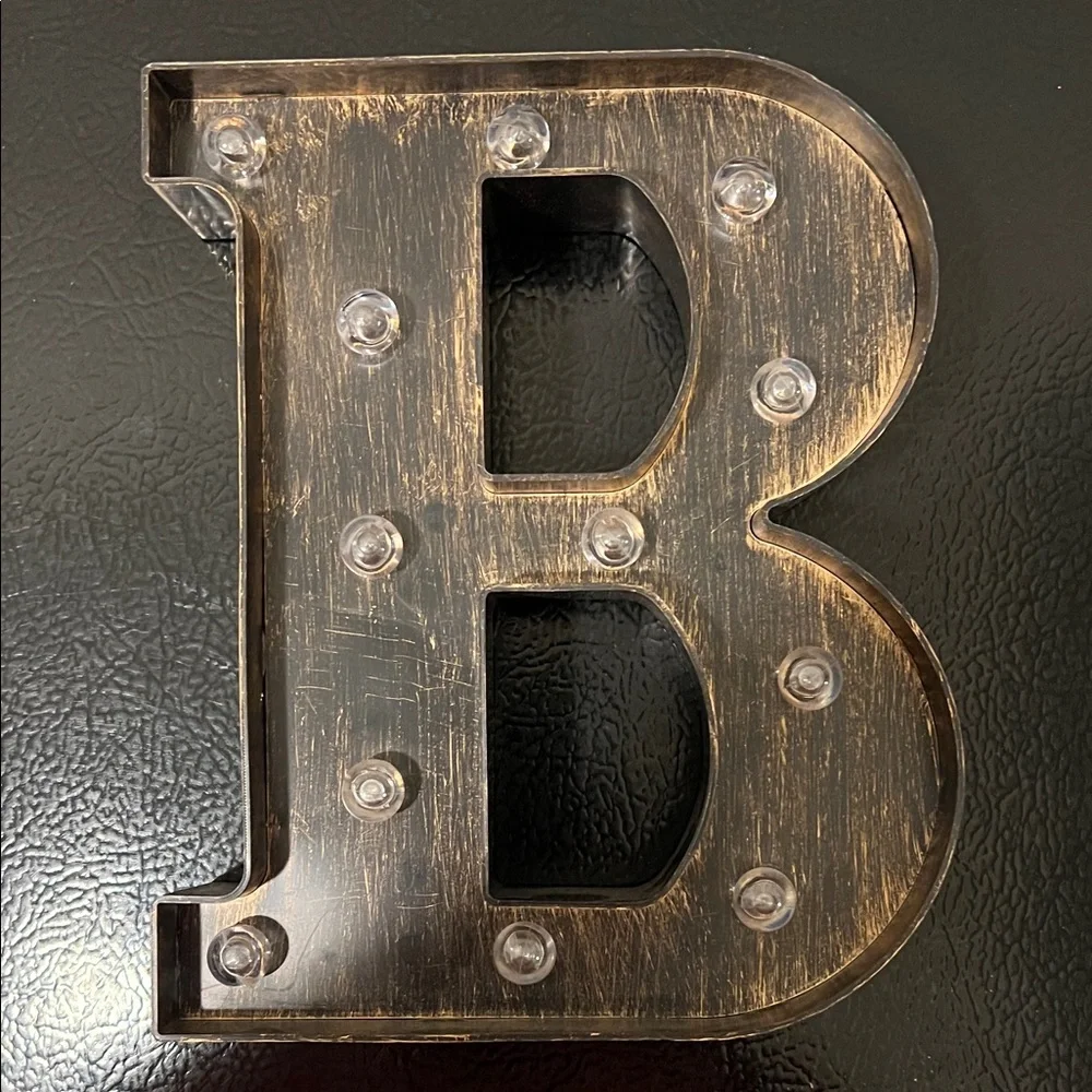 Illuminated Letter 'B' Marquee Light